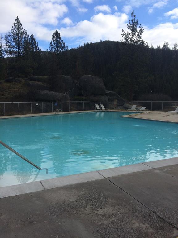 Hotel Lolo Hot Springs Exteriér fotografie